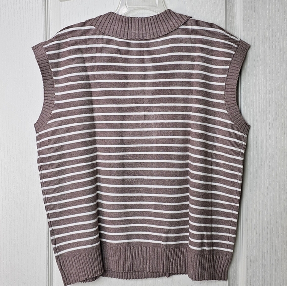 Women's V-Neck Cap Sleeve Oversized Collared Sleeveless Striped Sweater Vest - Picture 3 of 5